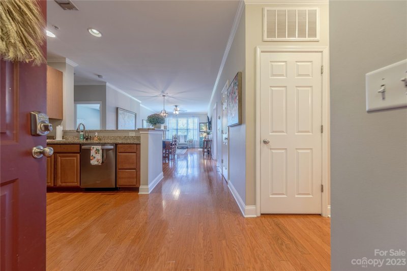 Property image 2 at 1000 E Woodlawn Road, Charlotte, NC 28209