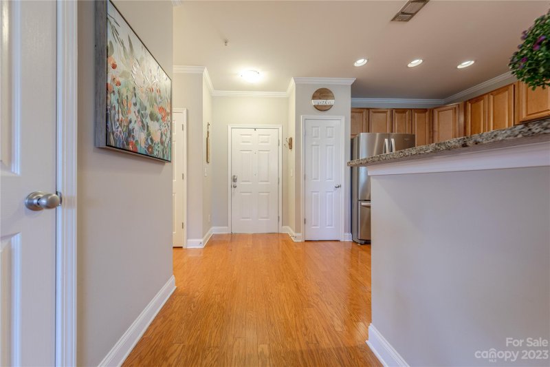 Property image 3 at 1000 E Woodlawn Road, Charlotte, NC 28209