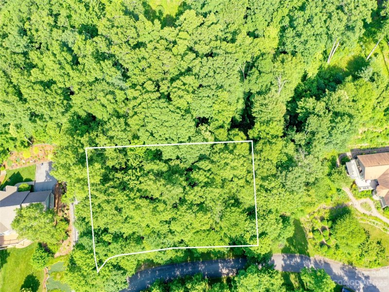 Property image 2 at 276 Coopers Drive, Hendersonville, NC 28739