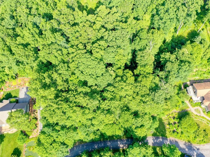 Property image 3 at 276 Coopers Drive, Hendersonville, NC 28739