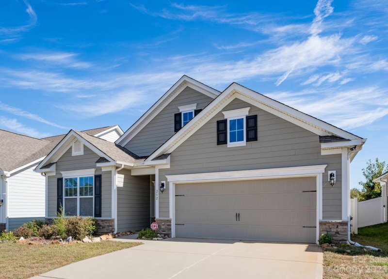 Property image 2 at 282 Robinwood Lane, Lake Wylie, SC 29710