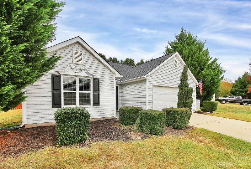 Property image 2 at 16017 Circlegreen Drive, Charlotte, NC 28273