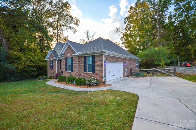 Property image 2 at 402 Harmony Lane, Mount Holly, NC 28120