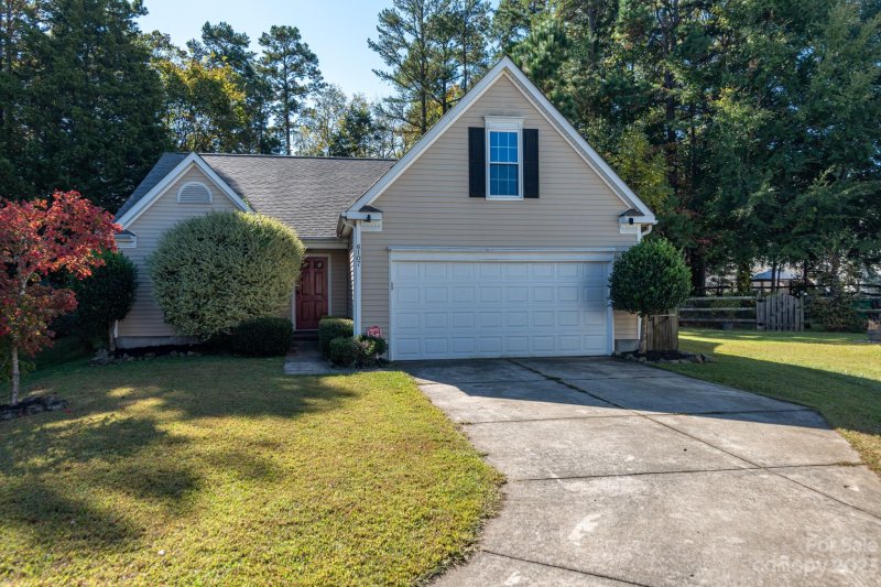 Property image 2 at 6107 Foster Brook Drive, Charlotte, NC 28216