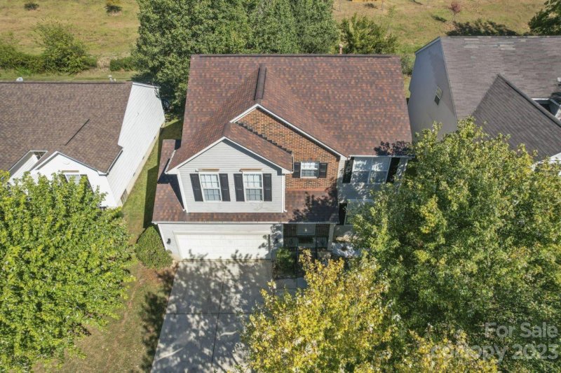 1040 Meadowbrook Lane