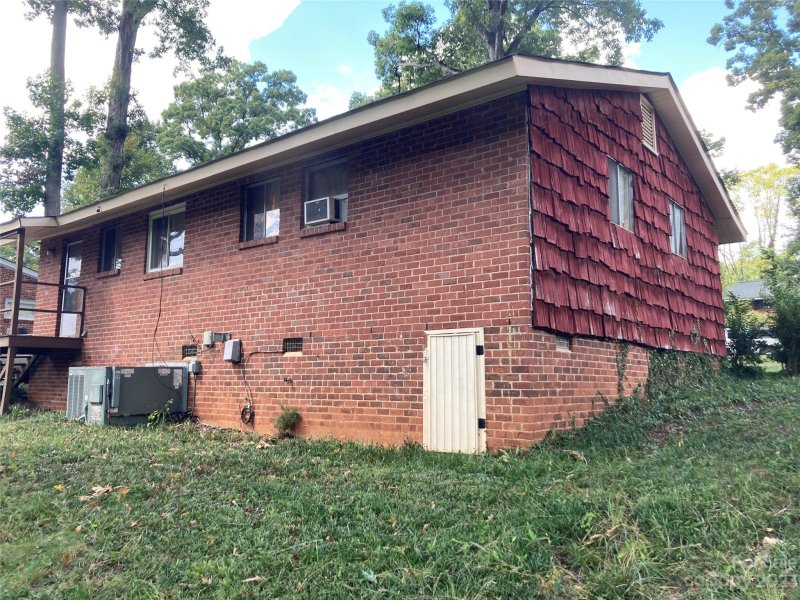 Property image 4 at 5221 Queen Anne Road, Charlotte, NC 28217