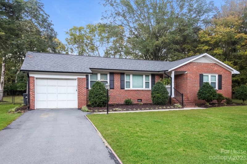 Property image 3 at 2512 Springs Drive, Charlotte, NC 28226