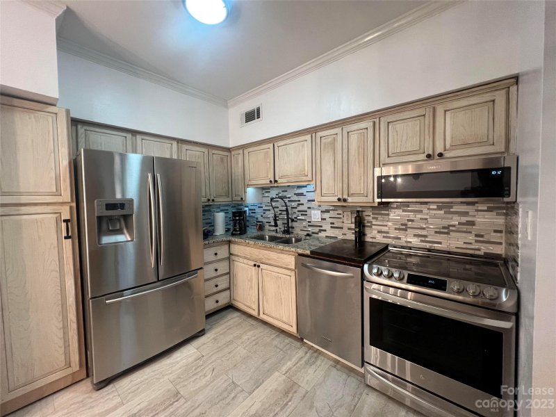 Property image 3 at 5927 Quail Hollow Road, Charlotte, NC 28210