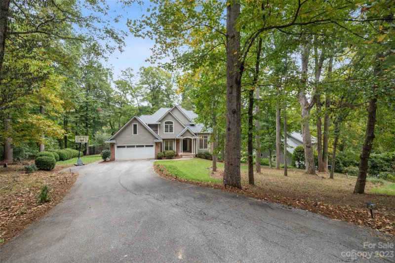 Property image 3 at 26 Weston Heights Drive, Asheville, NC 28803