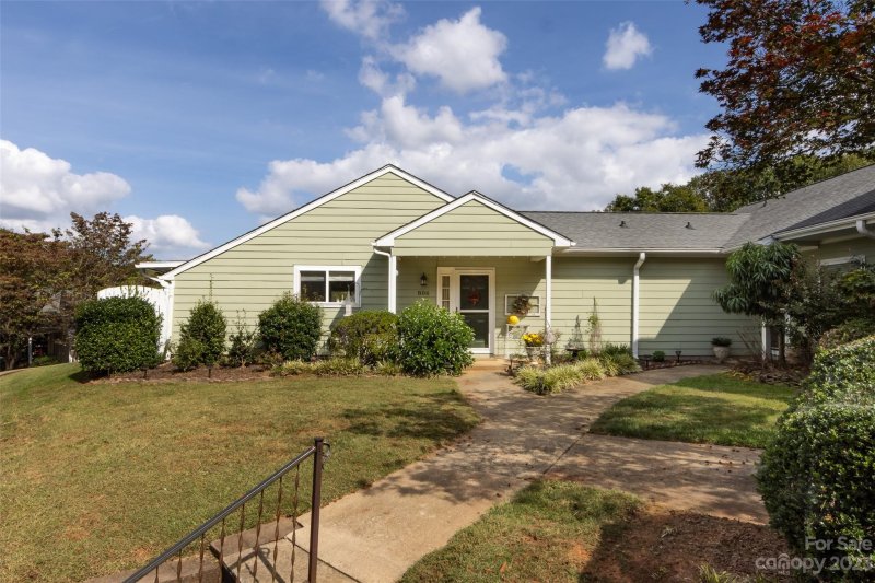 Property image 2 at 806 Sardis Cove Drive, Charlotte, NC 28270
