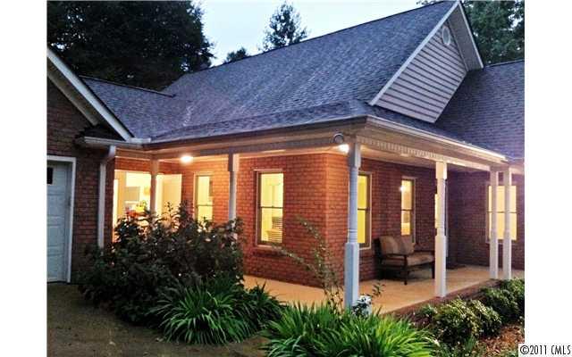 Property image 3 at 807 Ashley Court, Lowell, NC 28098