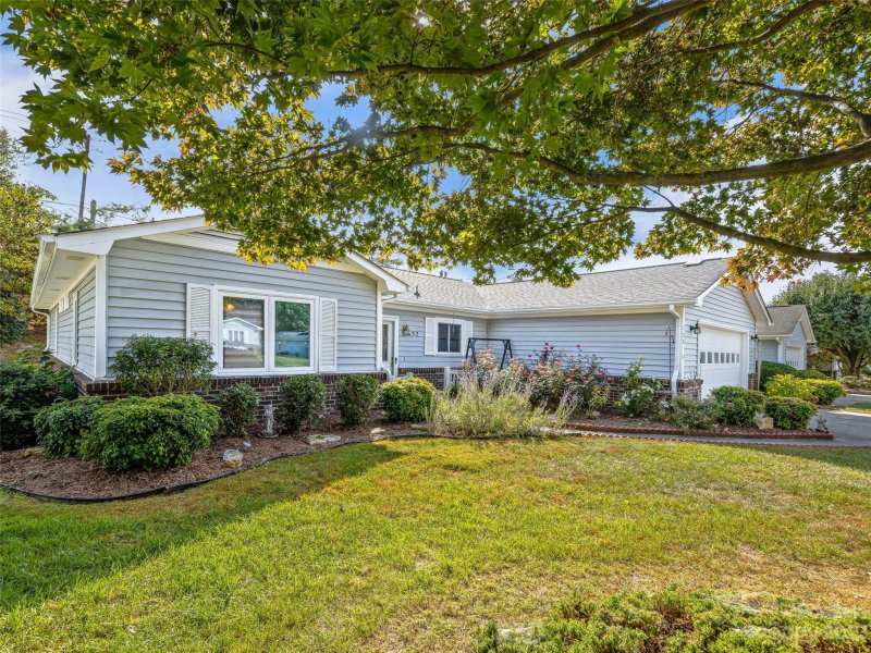 Property image 3 at 132 Derbyshire Drive, Hendersonville, NC 28792