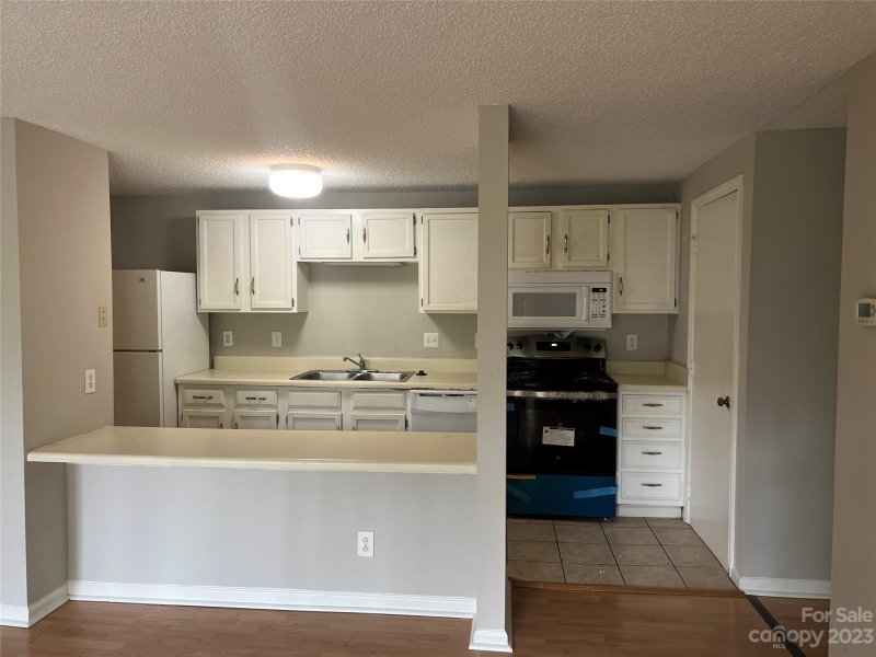 Property image 3 at 9520 Shannon Green Drive, Charlotte, NC 28213