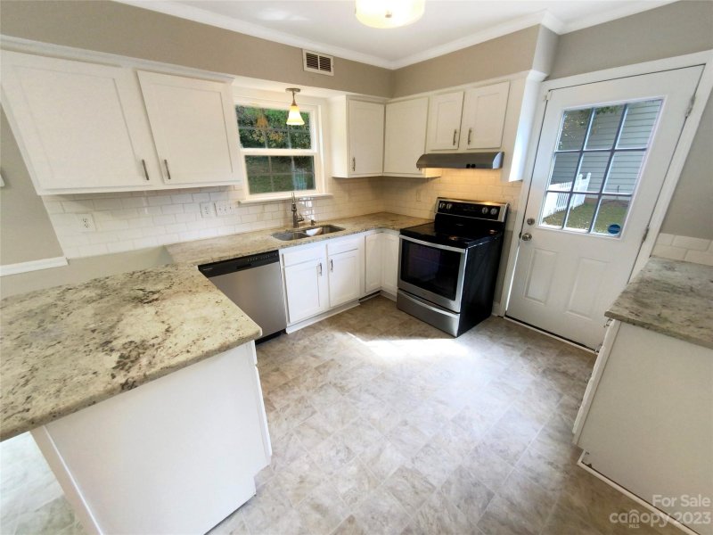 Property image 5 at 8409 Mission Hills Road, Charlotte, NC 28227