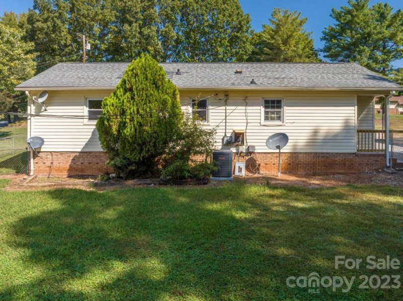 Property image 2 at 804 S Laurel Street, Lincolnton, NC 28092