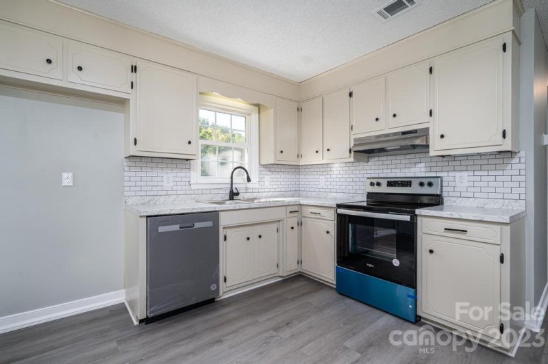 Property image 3 at 804 S Laurel Street, Lincolnton, NC 28092