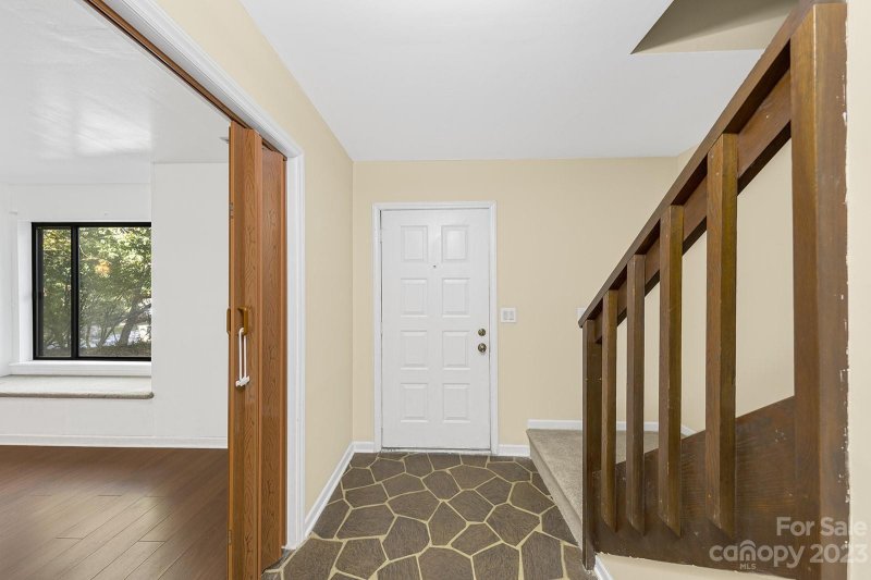 Property image 2 at 8219 Rittenhouse Circle, Charlotte, NC 28270