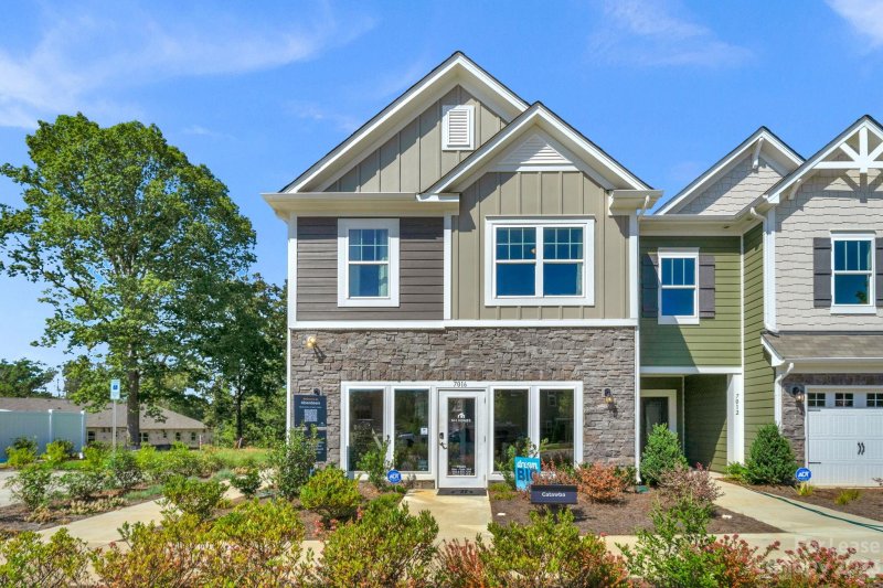 Property image 2 at 218 Harpers Run Lane, Matthews, NC 28104