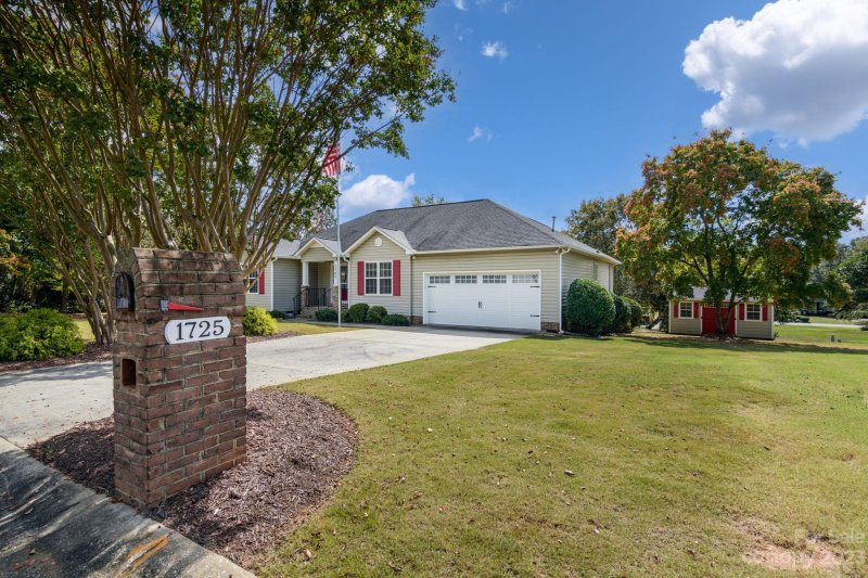 Property image 2 at 1725 Brittany Lane, Fort Mill, SC 29708