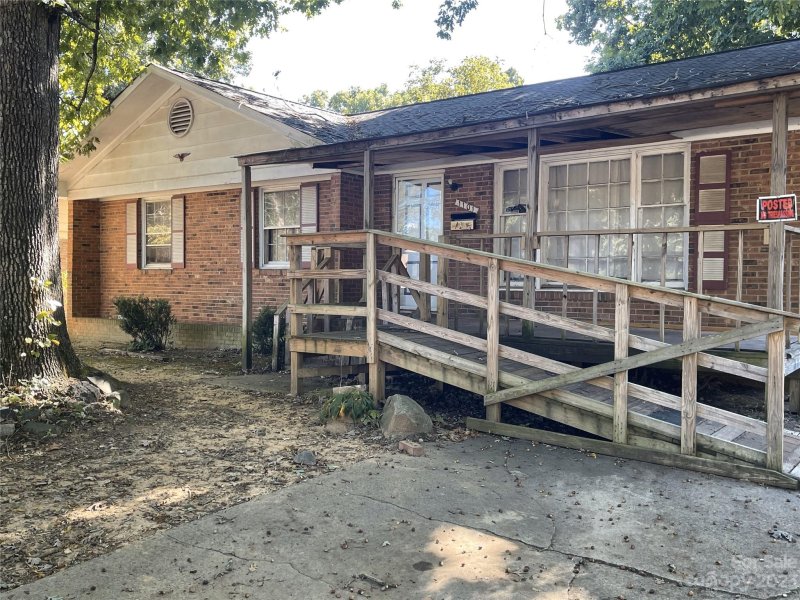 Property image 2 at 1101 Georgetown Drive, Charlotte, NC 28213