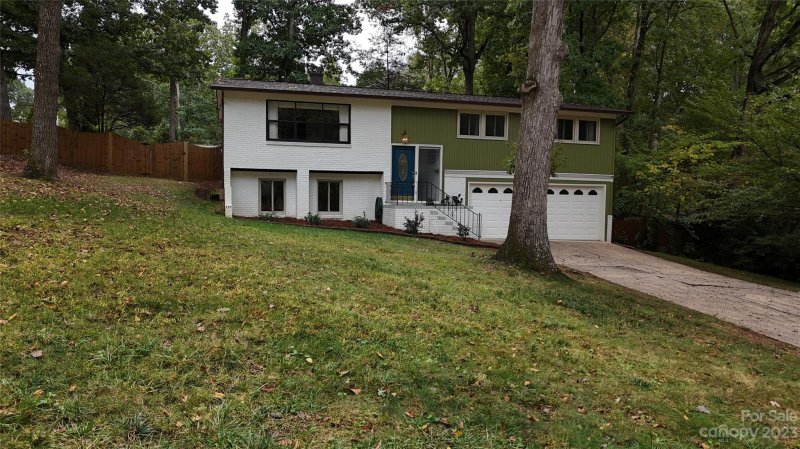 Property image 2 at 1734 Woodberry Road, Charlotte, NC 28212