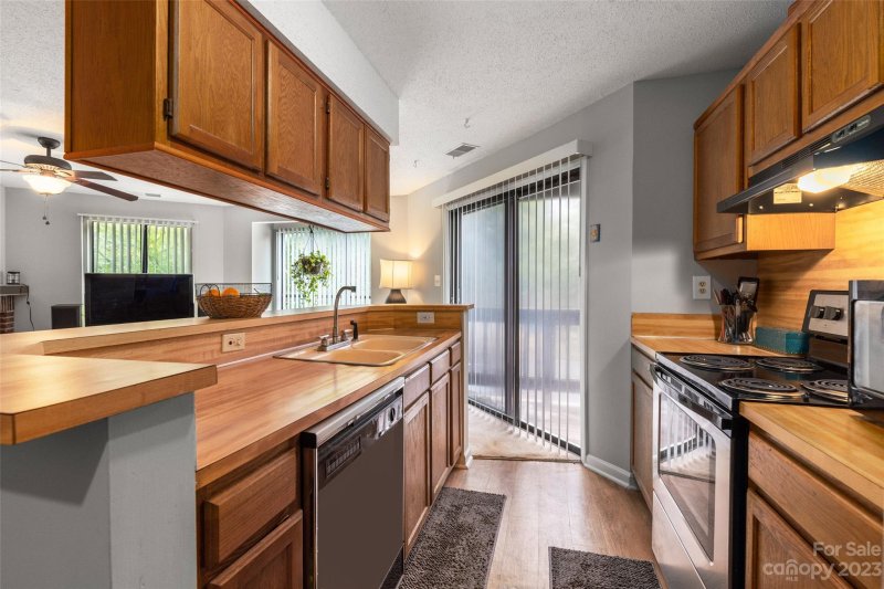 Property image 2 at 8208 Cedar Glen Drive, Charlotte, NC 28212