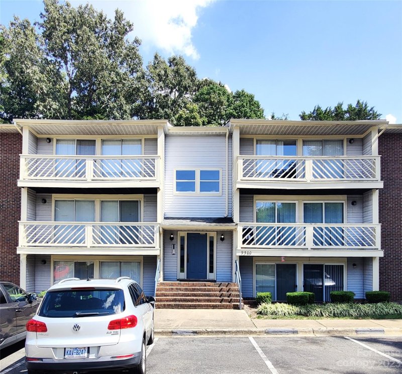 Property image 2 at 9500 Shannon Green Drive, Charlotte, NC 28213