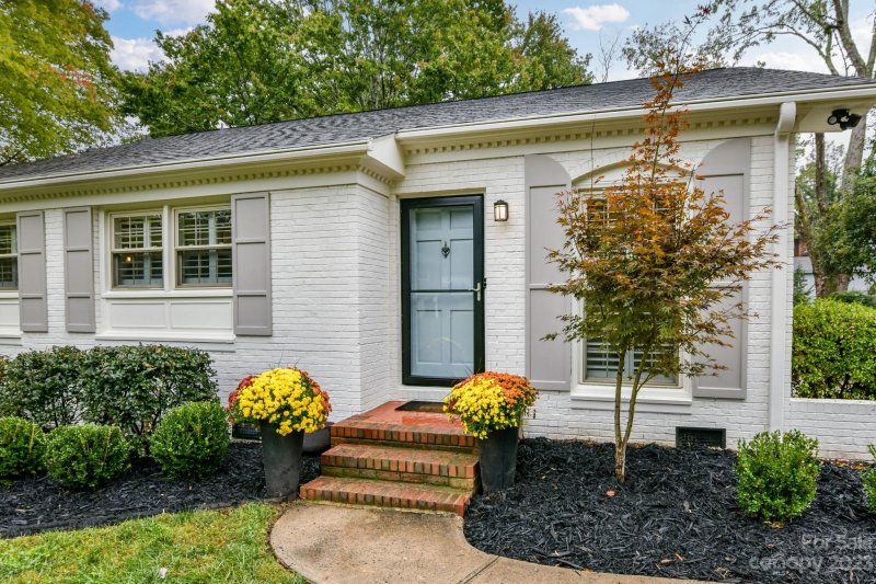 Property image 2 at 1231 Fox Run Drive, Charlotte, NC 28212