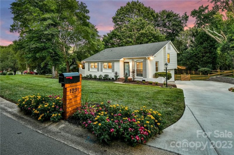 Property image 3 at 1231 Fox Run Drive, Charlotte, NC 28212