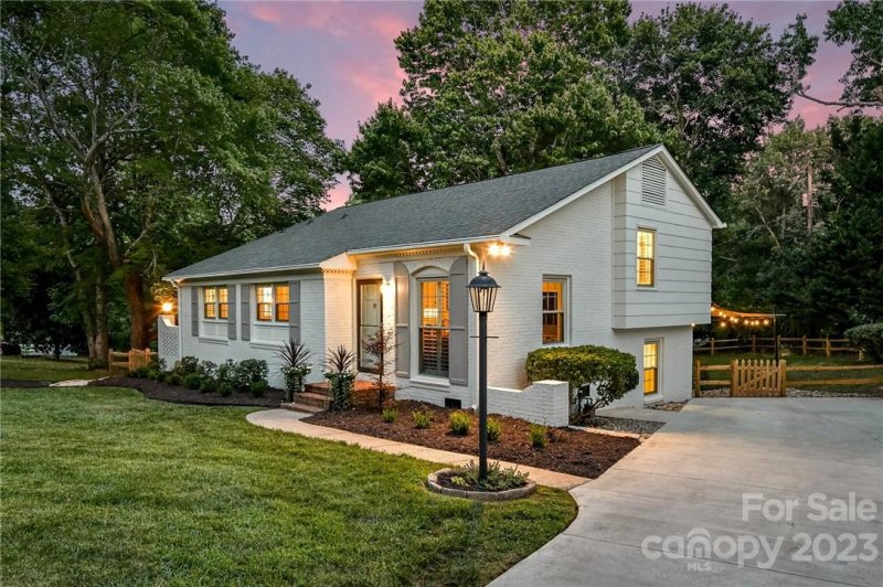 Property image 4 at 1231 Fox Run Drive, Charlotte, NC 28212