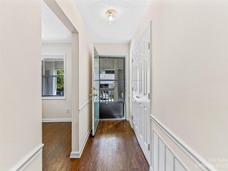 Property image 4 at 406 Abbey Circle, Asheville, NC 28805