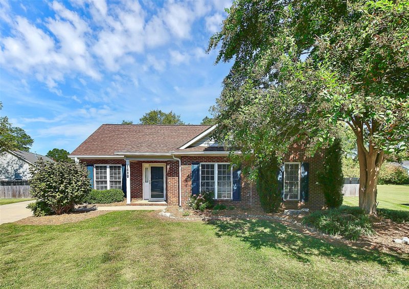 1690 Chamberland Court