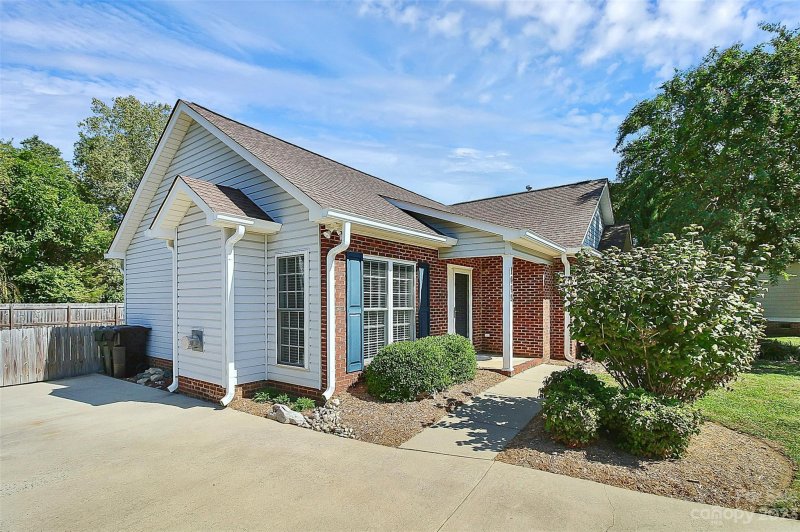 Property image 4 at 1690 Chamberland Court, Rock Hill, SC 29732