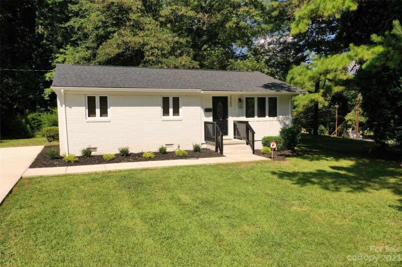 2700 Ravencroft Drive