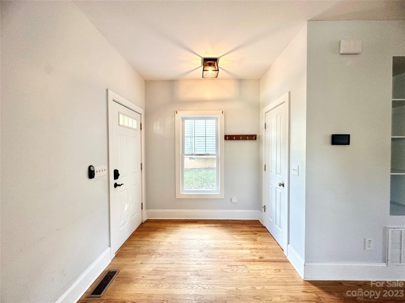 Property image 4 at 25 Lamar Avenue, Asheville, NC 28803