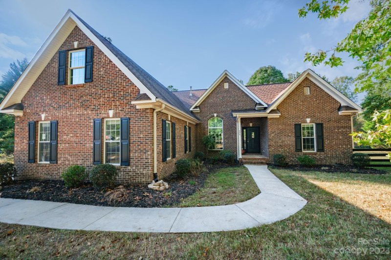 Property image 3 at 906 Silver Charm Lane, York, SC 29745