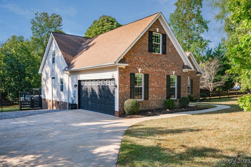 Property image 4 at 906 Silver Charm Lane, York, SC 29745