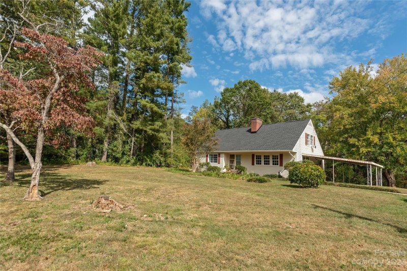 Property image 2 at 100 Arco Road, Asheville, NC 28805