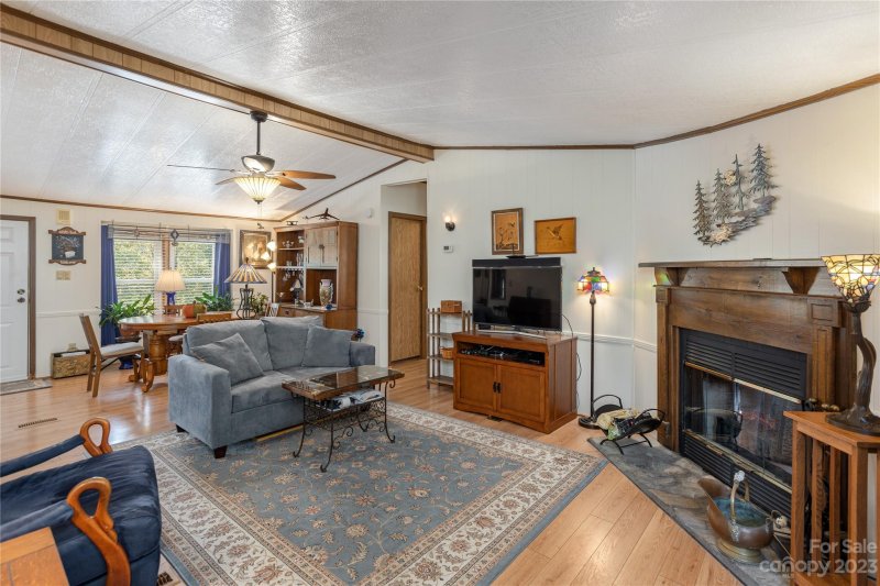 Property image 5 at 203 Cranbrook Circle, Hendersonville, NC 28792