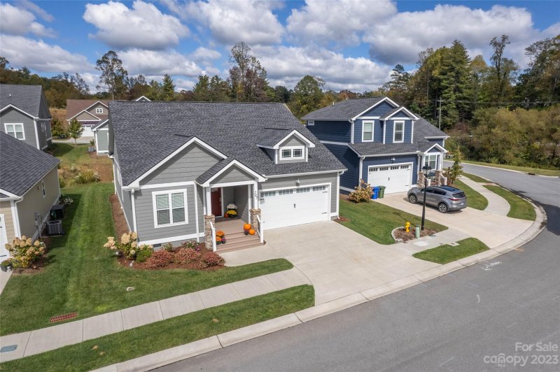 Property image 2 at 247 Leyland Circle, Hendersonville, NC 28792