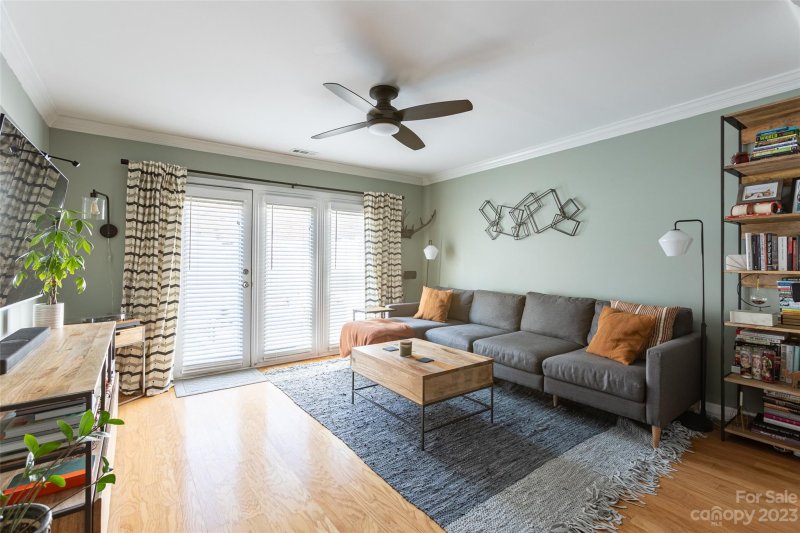 1218 Green Oaks Lane