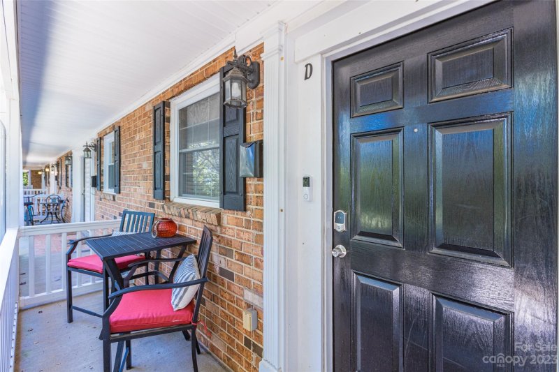 Property image 2 at 1218 Green Oaks Lane, Charlotte, NC 28205