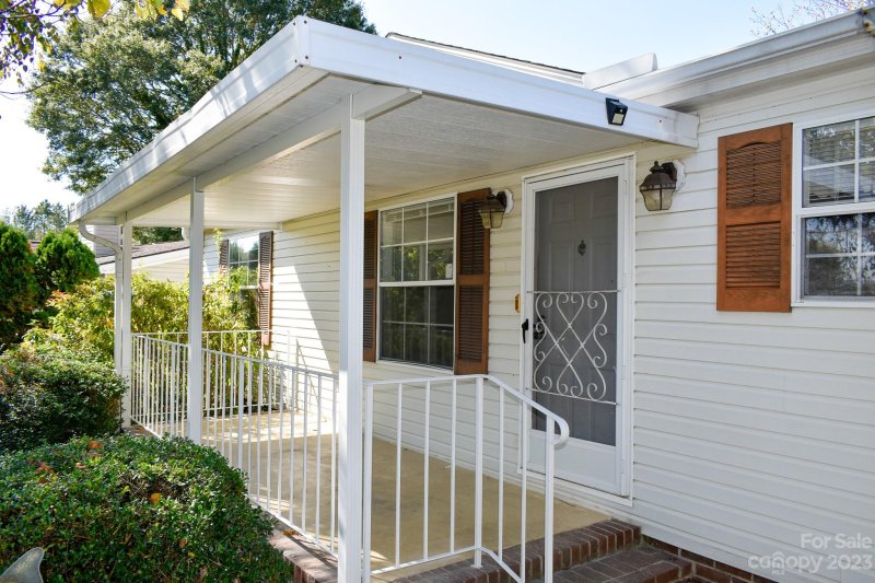 Property image 2 at 142 Riverwind Drive, Hendersonville, NC 28739