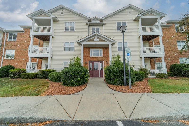 9835 Hyde Glen Court