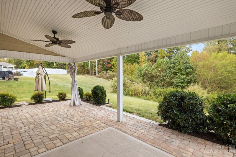 Property image 5 at 3934 Lake Breeze Drive, Sherrills Ford, NC 28673