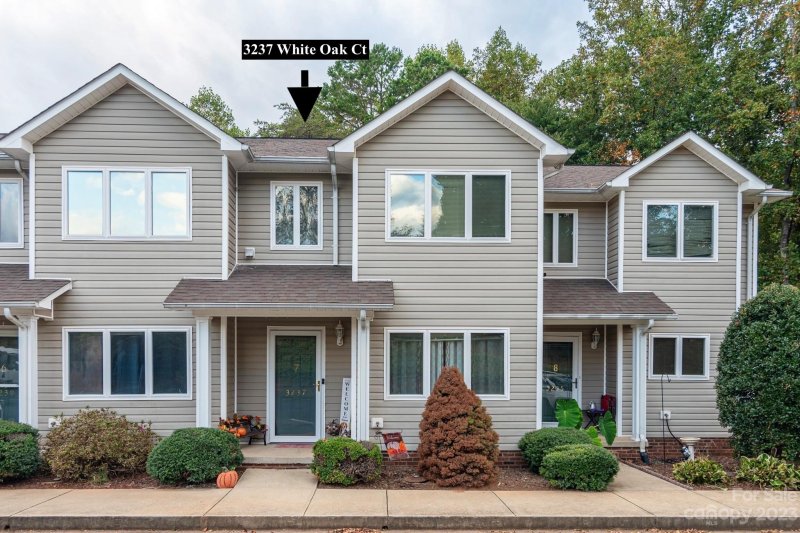 3237 White Oak Court