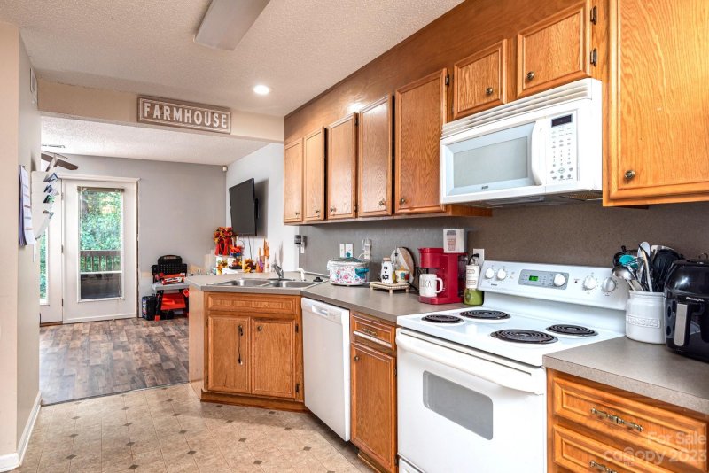 Property image 5 at 3237 White Oak Court, Claremont, NC 28610