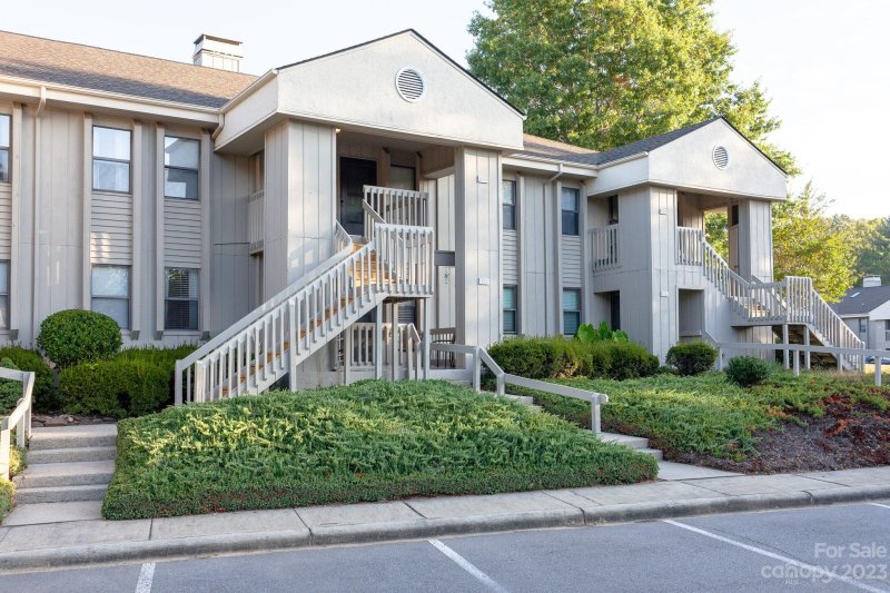 Property image 2 at 803 Abbey Circle, Asheville, NC 28805