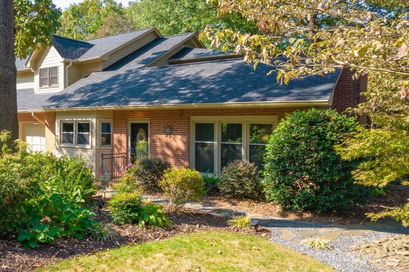 Property image 2 at 1029 1st Street, Hickory, NC 28601