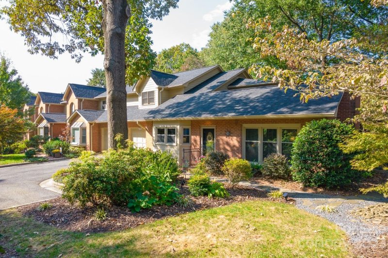 Property image 3 at 1029 1st Street, Hickory, NC 28601